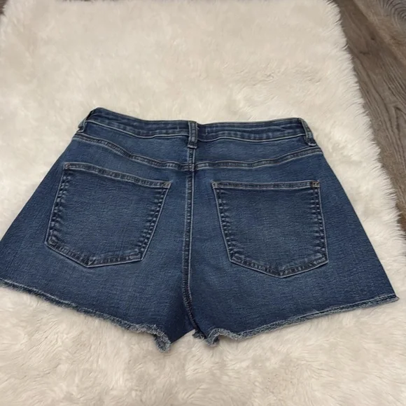 SILVER JEANS CO Raw Hem Denim Shorts ~ NWT - Picture 2 of 10
